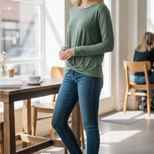 Ann Taylor Loft Top Knit Top long sleeve crewneck dark green sz Large Comfy